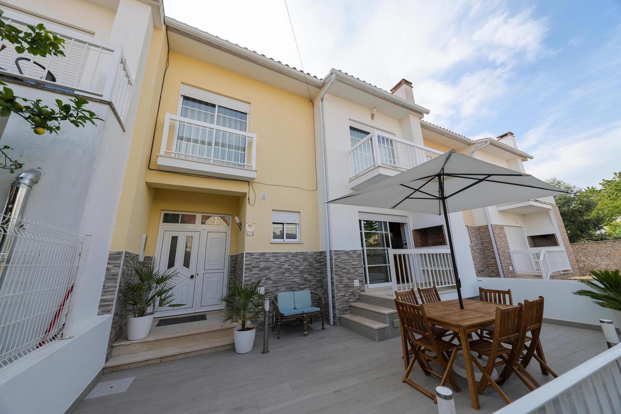 Moradia Chicharro Hotel Nazare Exterior photo