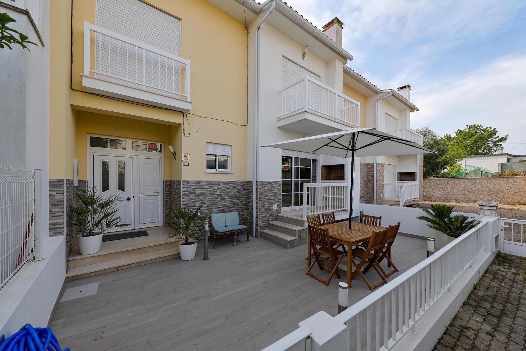 Moradia Chicharro Hotel Nazare Exterior photo